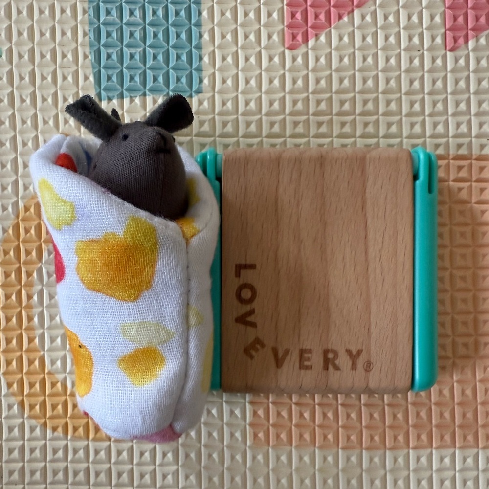 Lovevery Mouse and Blanket with Mirror